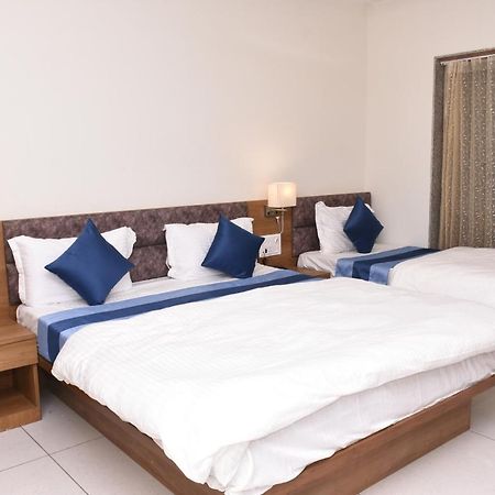 Hotel Golden Palace & Rooms Halol Luaran gambar