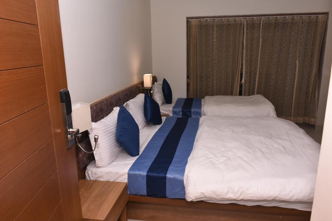 Hotel Golden Palace & Rooms Halol Luaran gambar