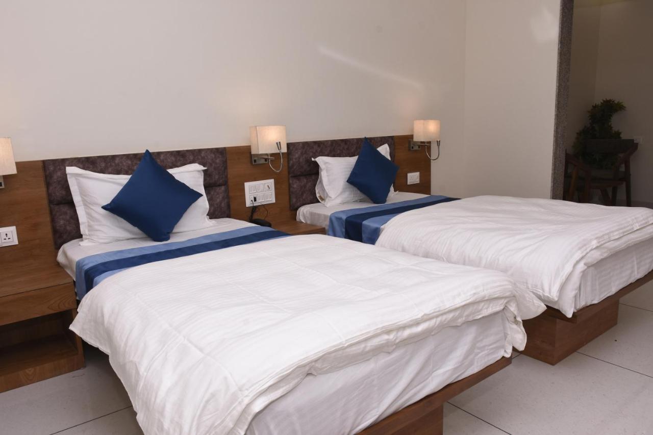 Hotel Golden Palace & Rooms Halol Luaran gambar
