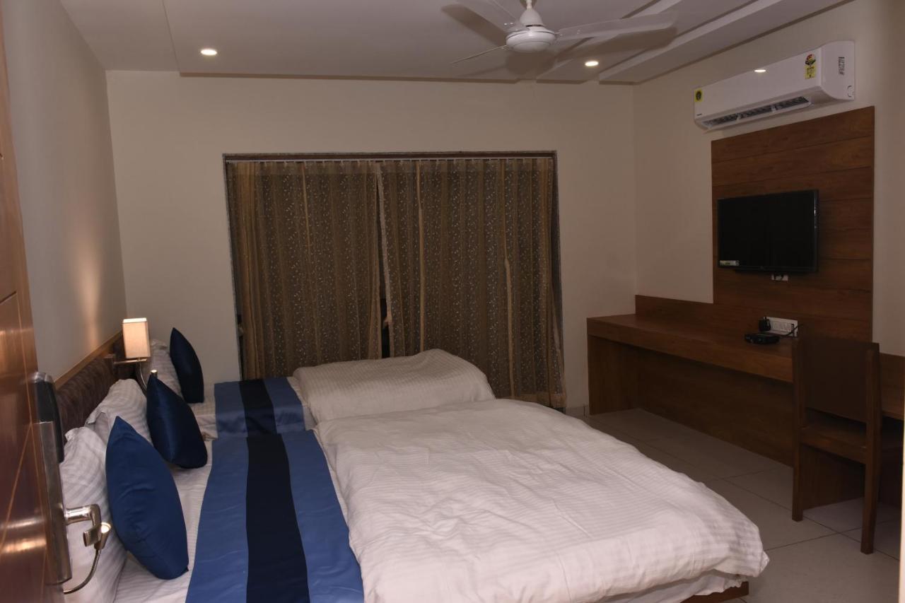 Hotel Golden Palace & Rooms Halol Luaran gambar
